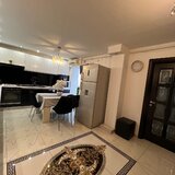 Iancului, Mega Mall, Hobita